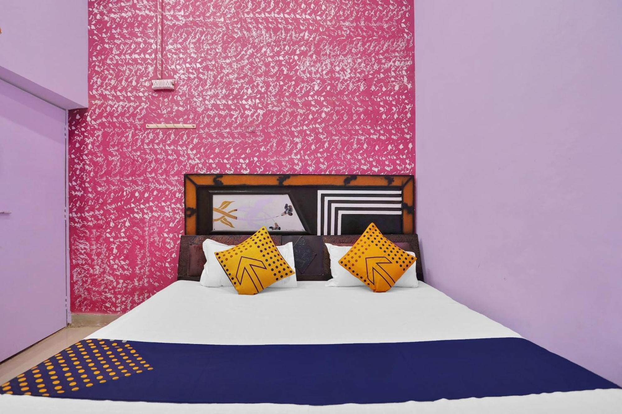 Hotel O Aniruddha Palace มถุรา ภายนอก รูปภาพ